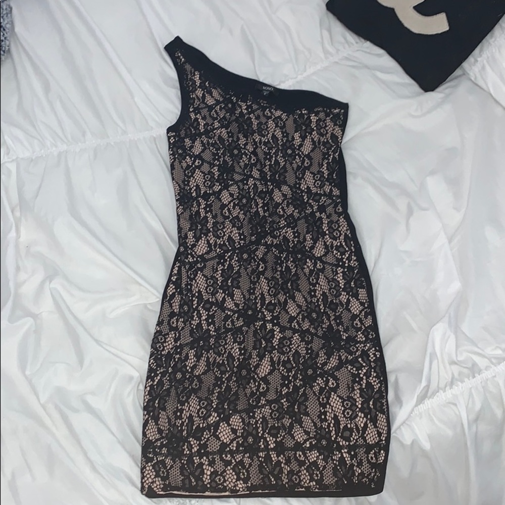 Mesh off the shoulder lace midi dress